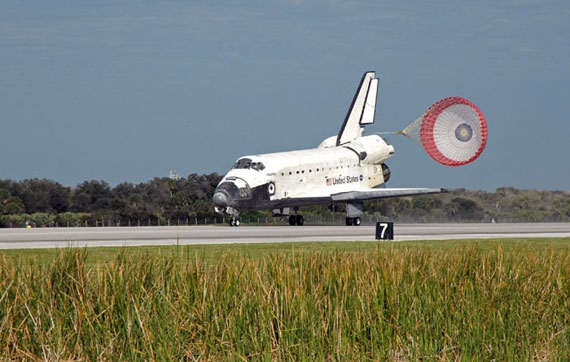 资讯中心 科学动态 天文航天nasa建造的第一架测试用航天飞机进取号