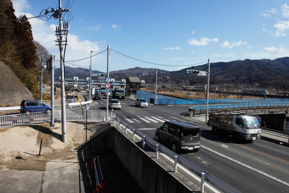 这是日本岩手县宫古市同一处地点在两个不同日期拍摄的情景,分别拍摄